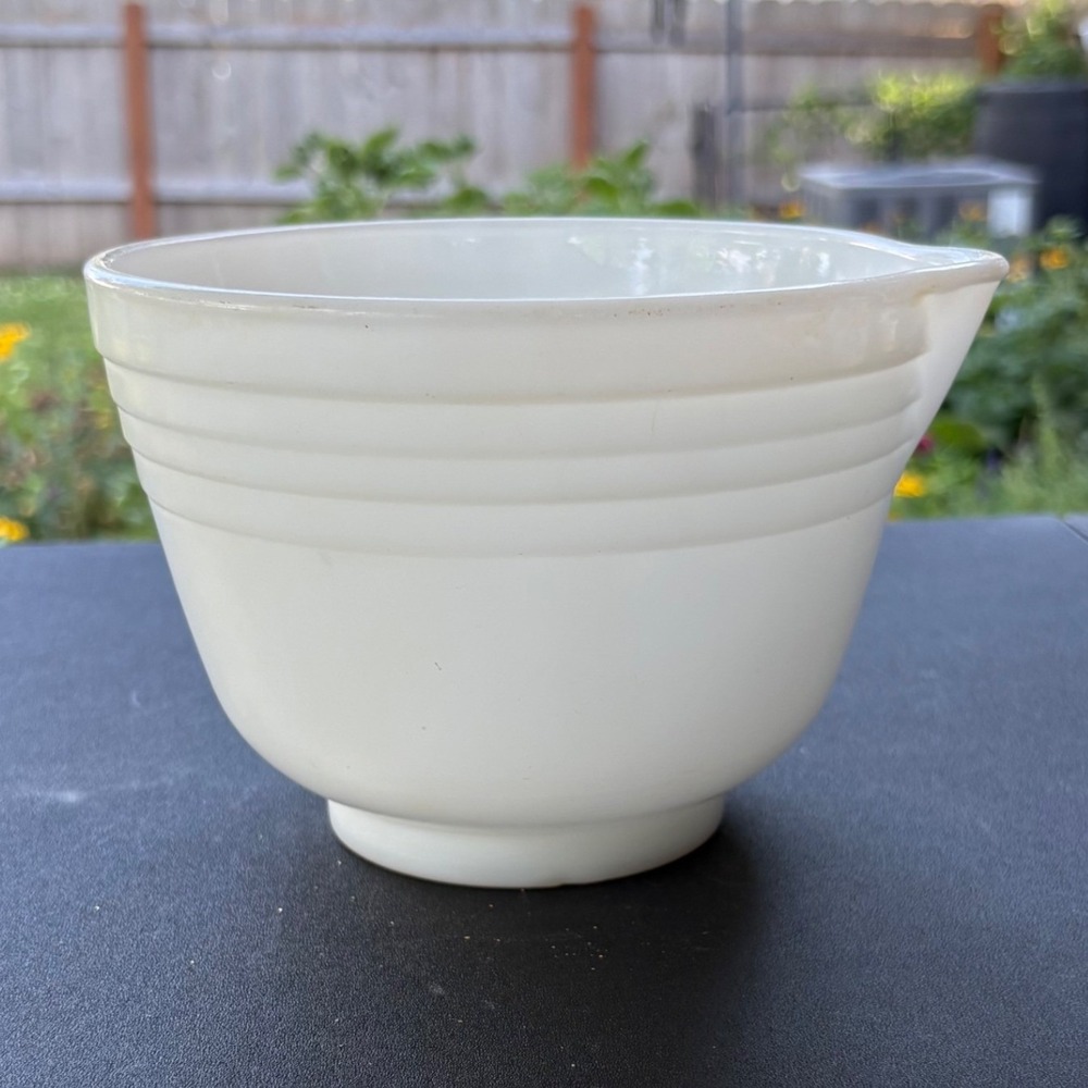 Vintage Hamilton Beach White Milk Glass Ribbed Mixing Bowl with Pour Spout